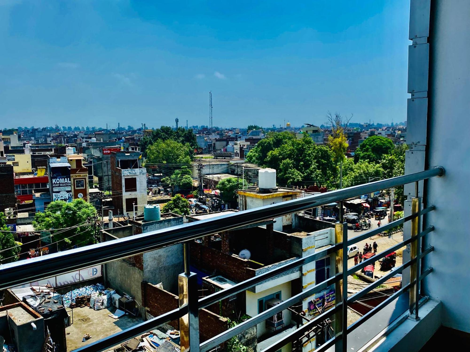 Hotel White House Walking Distance From Golden Temple- With Parking Αμριτσάρ Εξωτερικό φωτογραφία