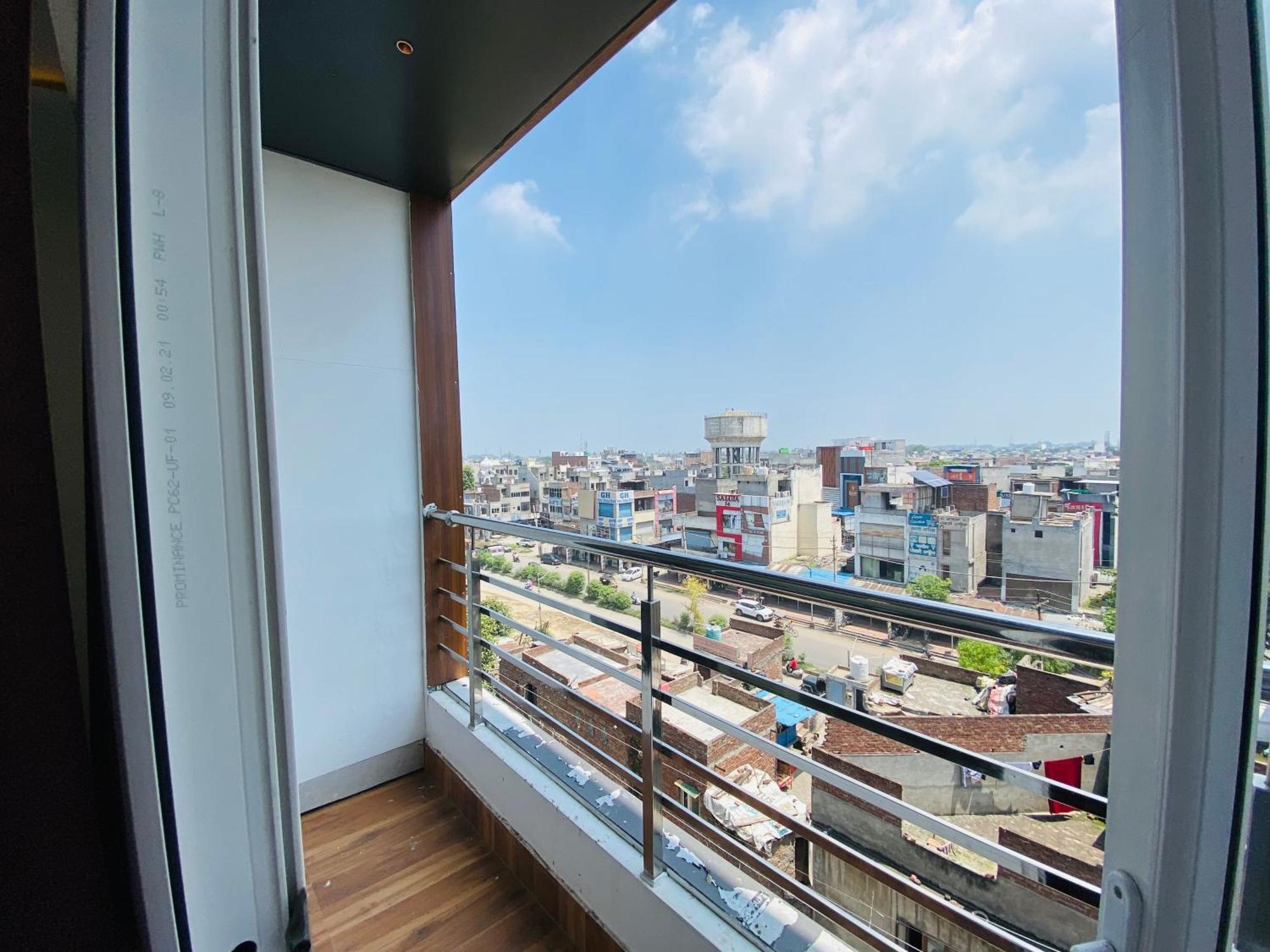 Hotel White House Walking Distance From Golden Temple- With Parking Αμριτσάρ Εξωτερικό φωτογραφία