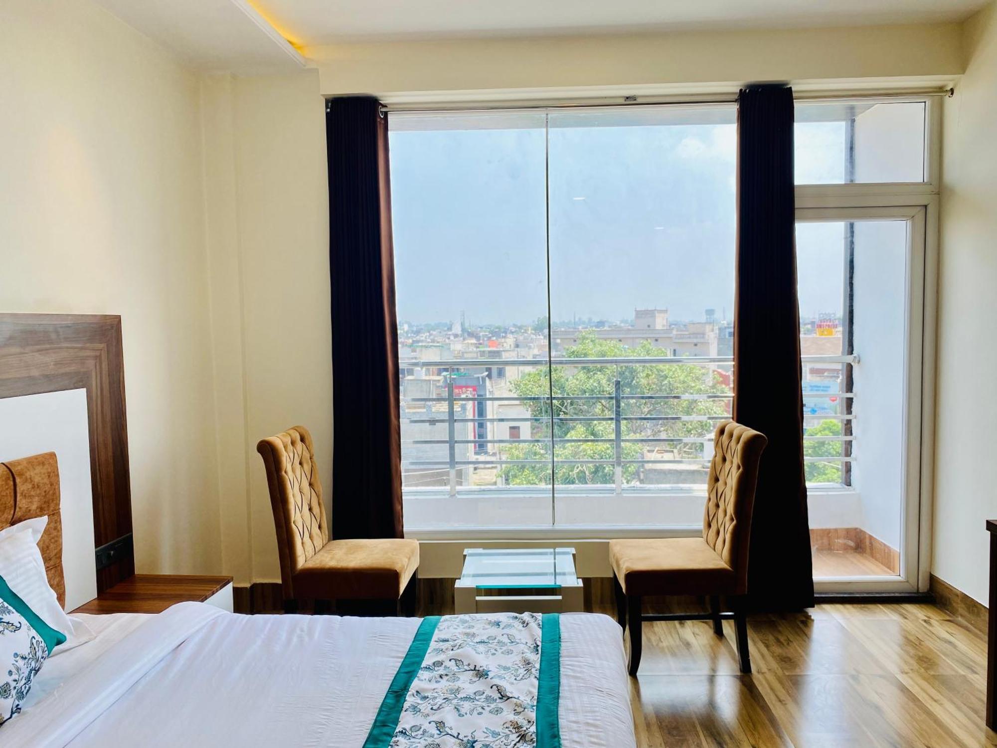 Hotel White House Walking Distance From Golden Temple- With Parking Αμριτσάρ Εξωτερικό φωτογραφία