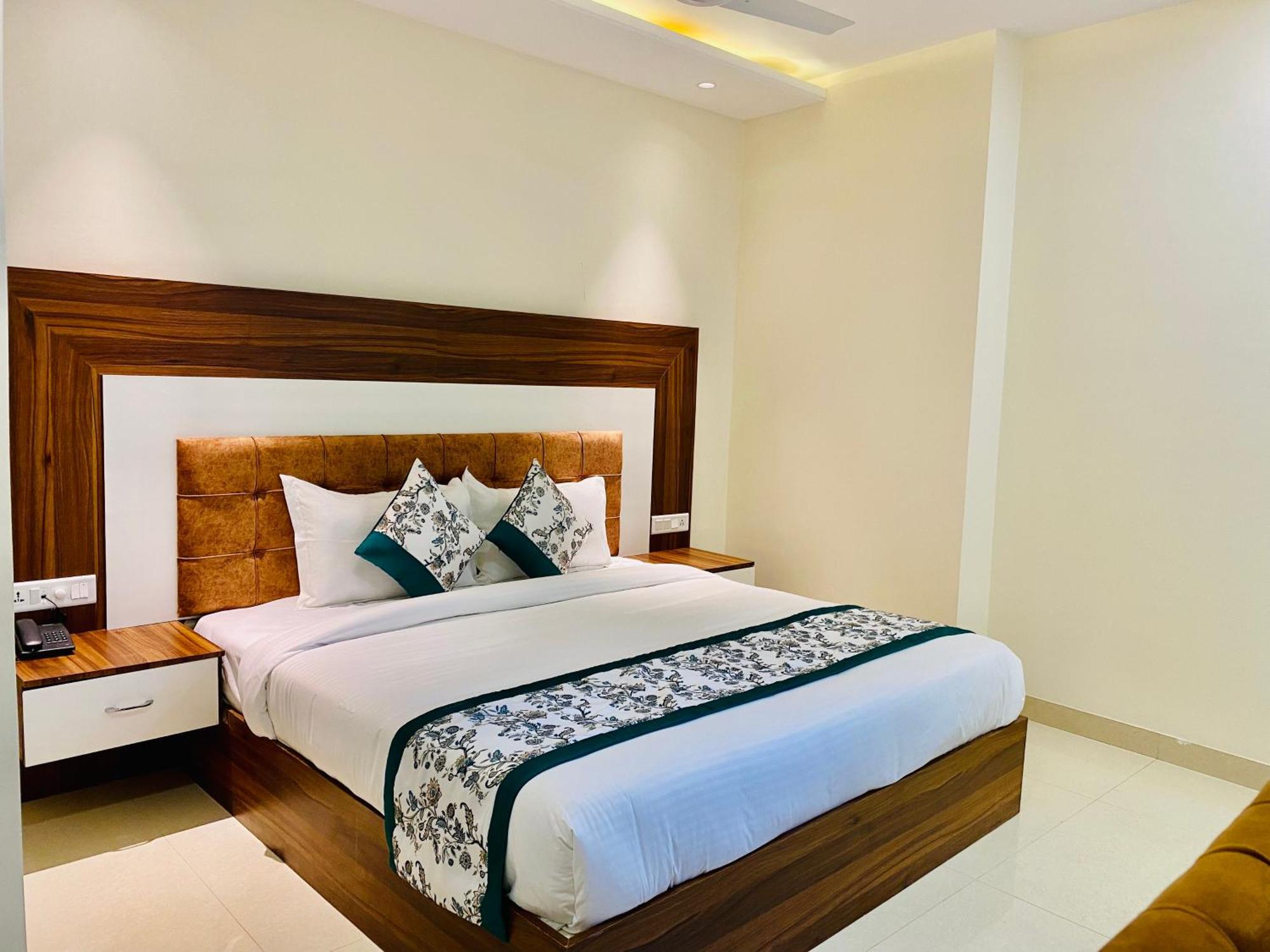 Hotel White House Walking Distance From Golden Temple- With Parking Αμριτσάρ Εξωτερικό φωτογραφία