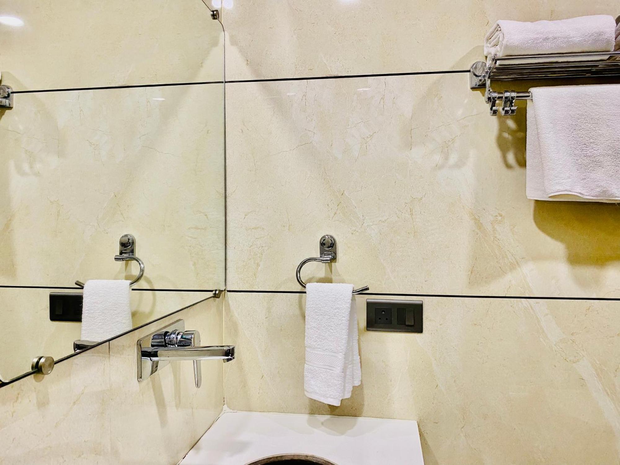 Hotel White House Walking Distance From Golden Temple- With Parking Αμριτσάρ Εξωτερικό φωτογραφία